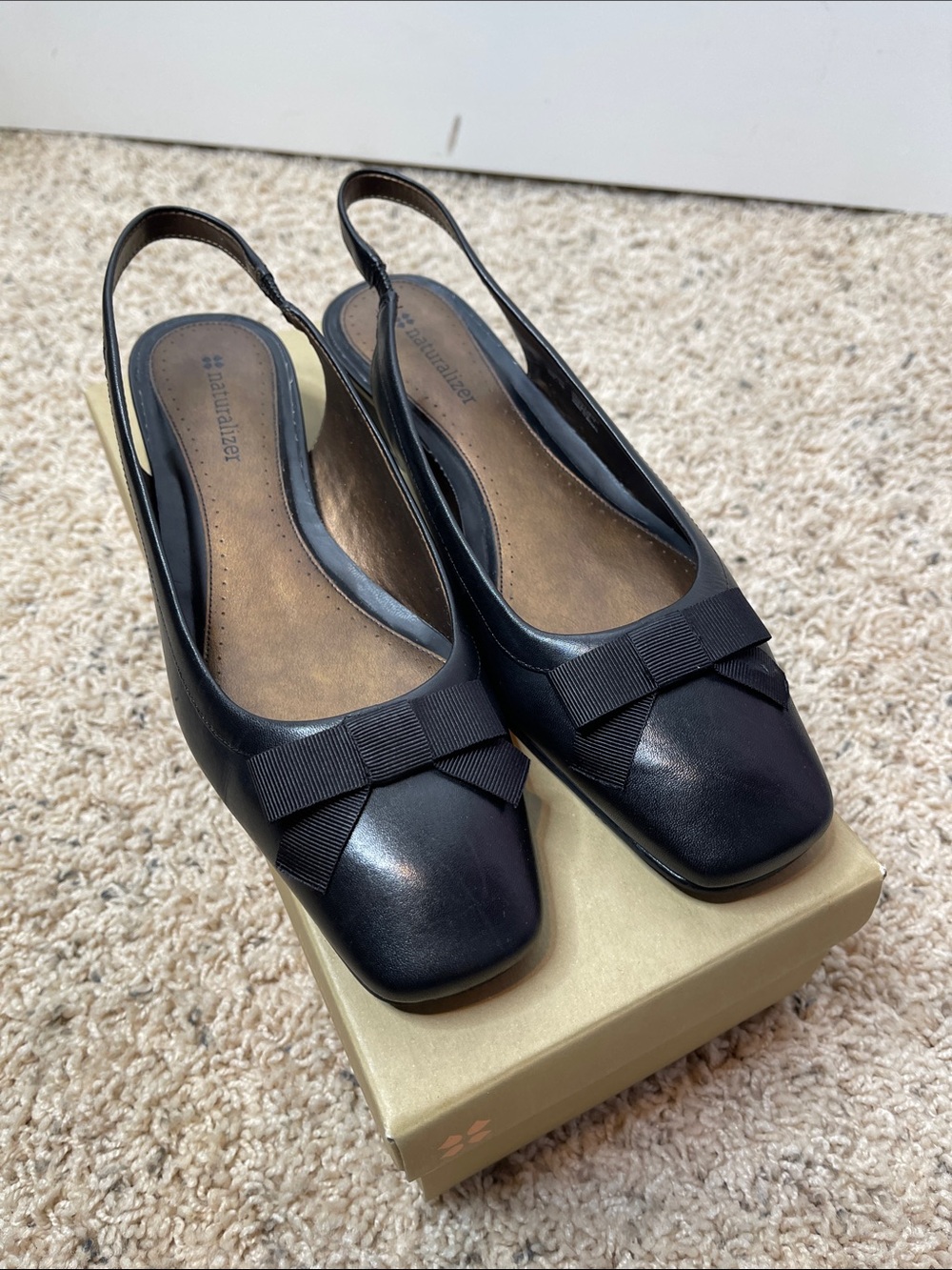 Naturalizer black sling back with bows size 7 NWT